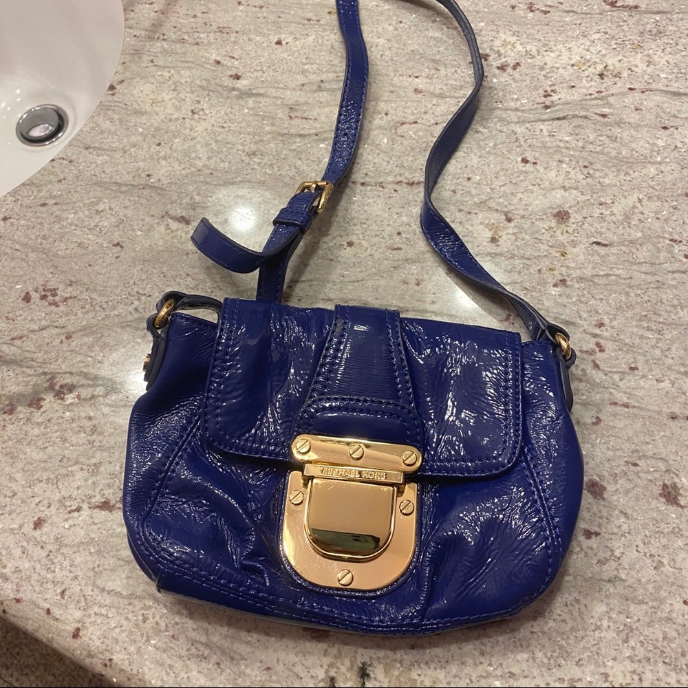 Michael kors blue patent leather crossbody bag